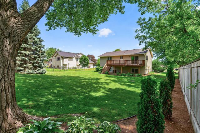 9850 Wynstone Drive, Woodbury, MN 55125