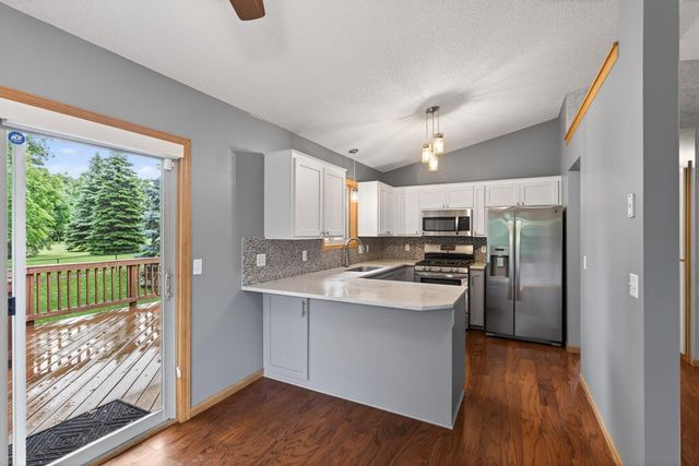 9850 Wynstone Drive, Woodbury, MN 55125