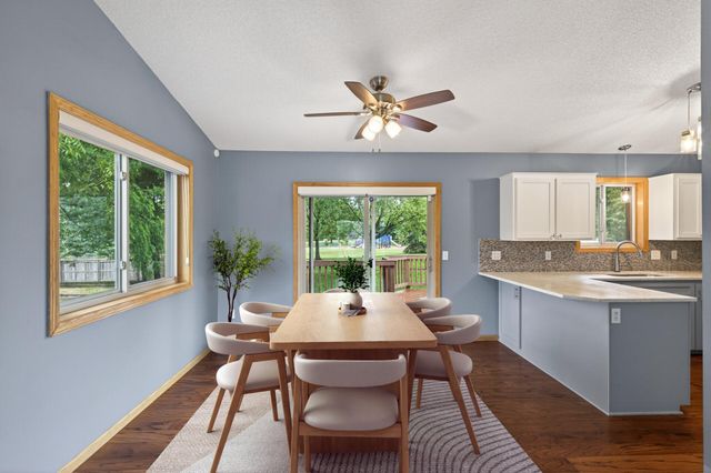 9850 Wynstone Drive, Woodbury, MN 55125