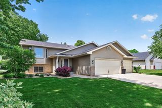 9850 Wynstone Drive, Woodbury, MN 55125