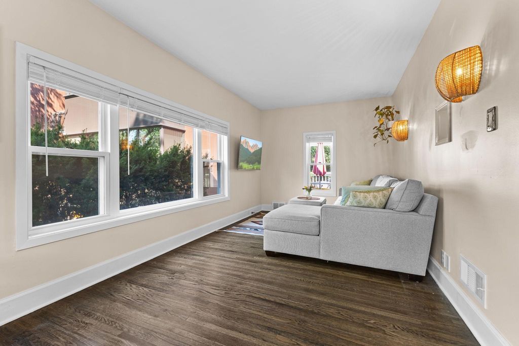 15 Sheridan Avenue S, Minneapolis, MN 55405 — photo 5