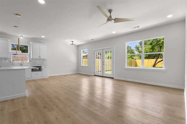 3101 Crenshaw Avenue, Fort Worth, TX 76105