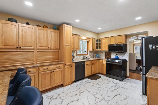 12210 51st Avenue N, Plymouth, MN 55442