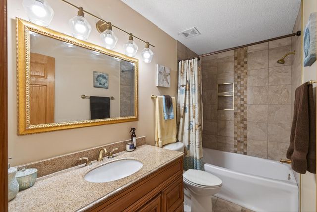 12210 51st Avenue N, Plymouth, MN 55442