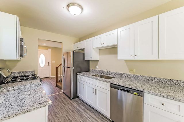 911 Paul Street, Mchenry, IL 60051