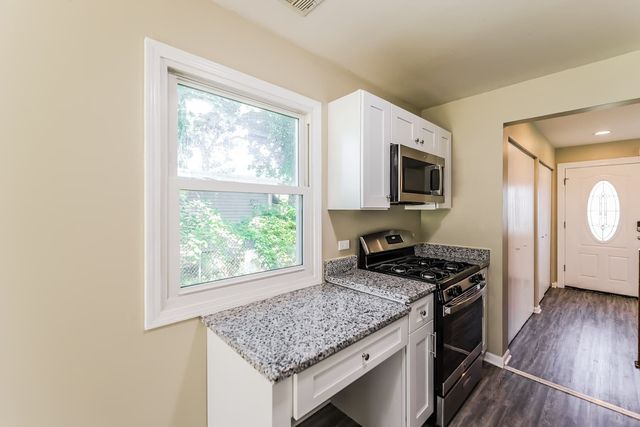 911 Paul Street, Mchenry, IL 60051