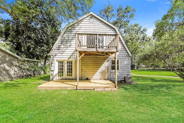 911 Paul Street, Mchenry, IL 60051