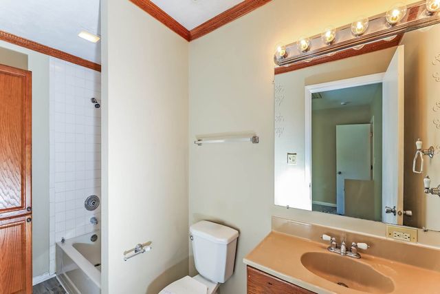 911 Paul Street, Mchenry, IL 60051