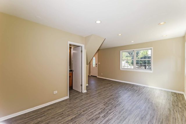 911 Paul Street, Mchenry, IL 60051