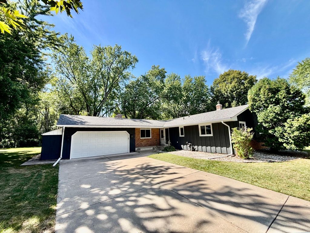 410 Betty Lane, West Saint Paul, MN 55118 — exterior