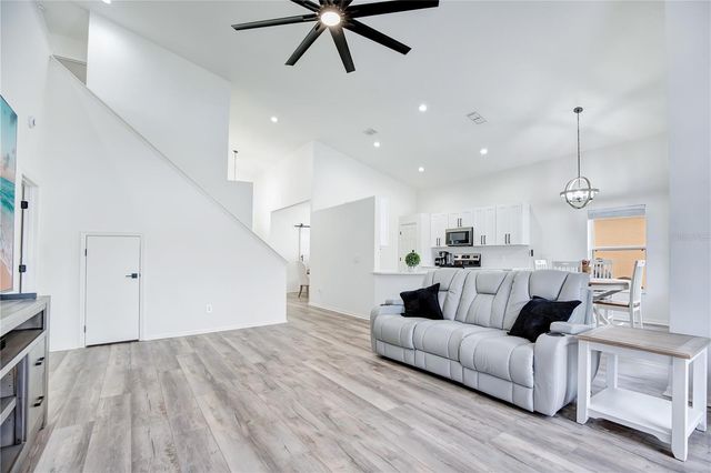 510 HARDWOOD CIRCLE, Orlando, FL 32828