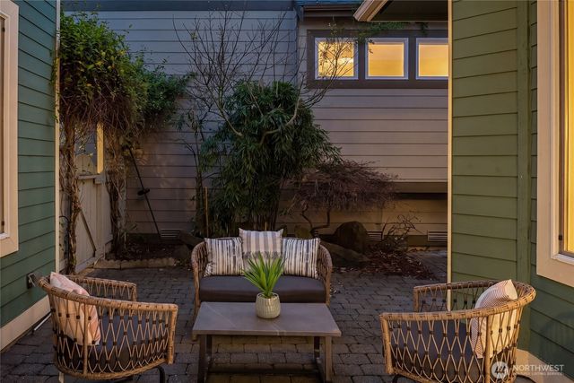 2455 30th Avenue NE, Issaquah, WA 98029