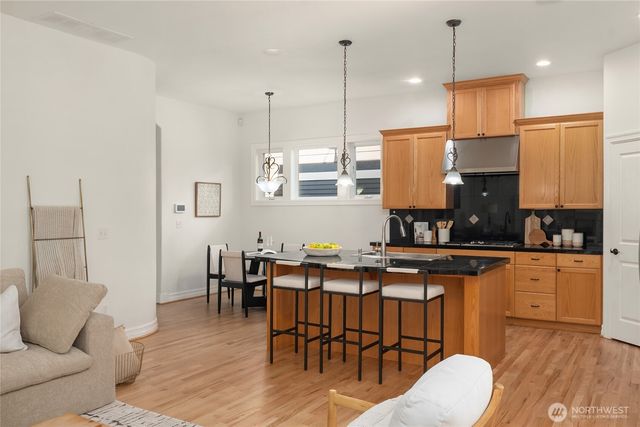 2455 30th Avenue NE, Issaquah, WA 98029