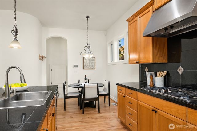 2455 30th Avenue NE, Issaquah, WA 98029