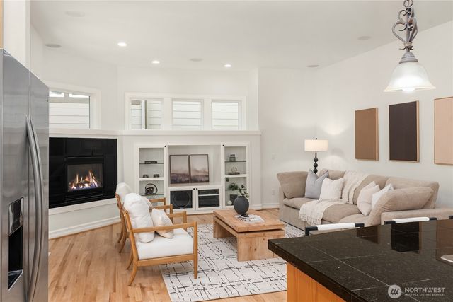 2455 30th Avenue NE, Issaquah, WA 98029