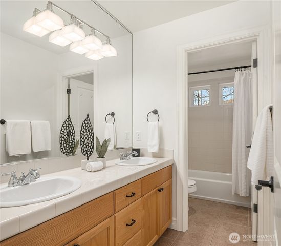2455 30th Avenue NE, Issaquah, WA 98029