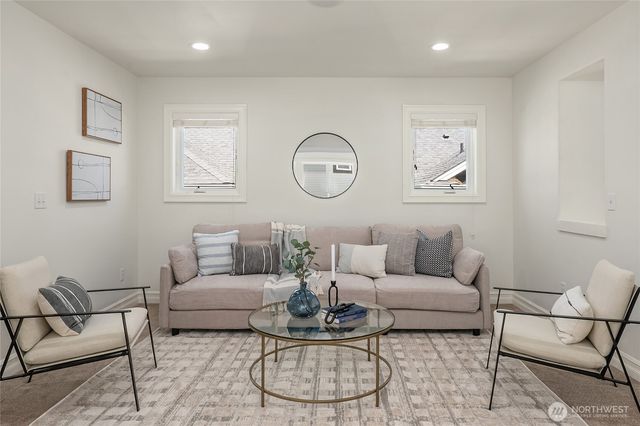 2455 30th Avenue NE, Issaquah, WA 98029