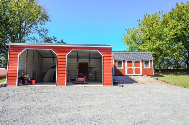 137 Hawkins Rd, Westmoreland, TN 37186