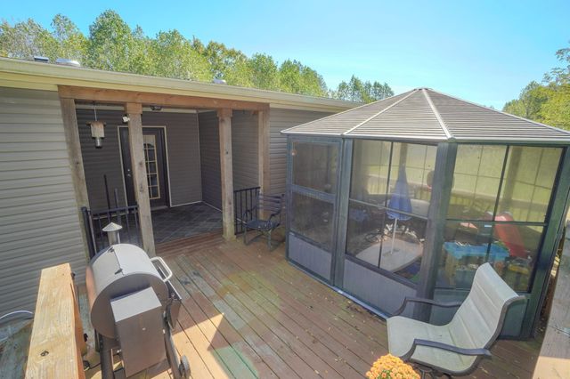 137 Hawkins Rd, Westmoreland, TN 37186