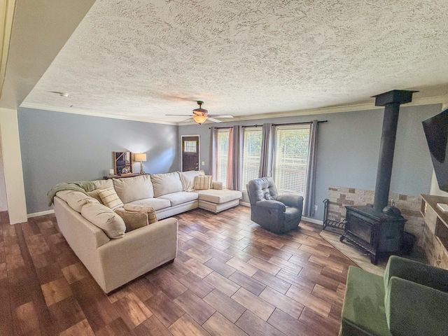 137 Hawkins Rd, Westmoreland, TN 37186