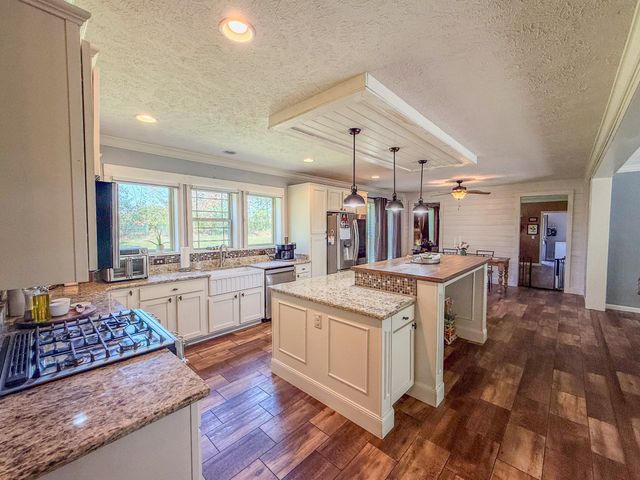 137 Hawkins Rd, Westmoreland, TN 37186