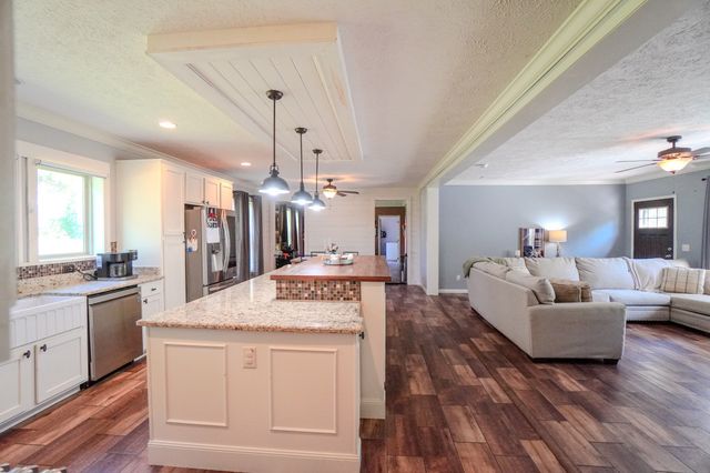 137 Hawkins Rd, Westmoreland, TN 37186