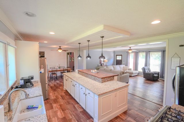 137 Hawkins Rd, Westmoreland, TN 37186