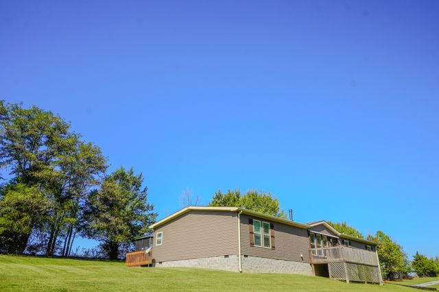 137 Hawkins Rd, Westmoreland, TN 37186