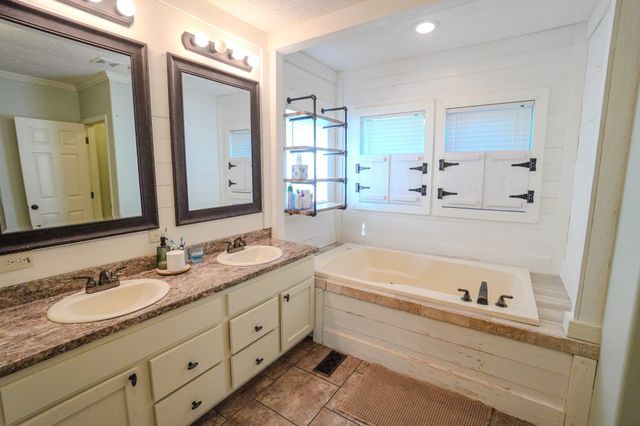 137 Hawkins Rd, Westmoreland, TN 37186