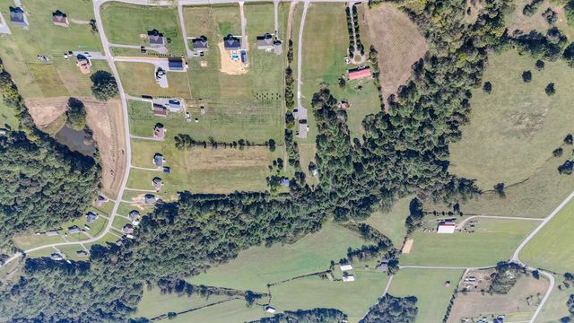 137 Hawkins Rd, Westmoreland, TN 37186