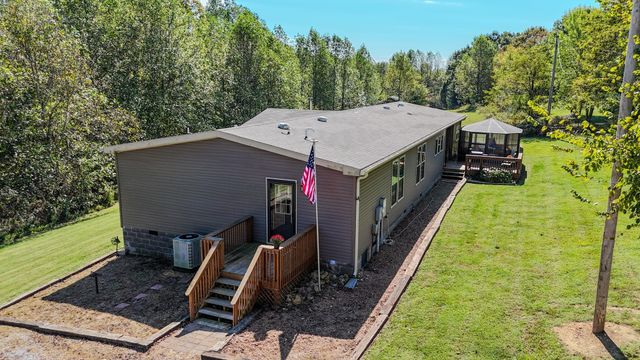 137 Hawkins Rd, Westmoreland, TN 37186