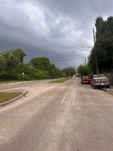 3101 Altoona Street, Houston, TX 77026