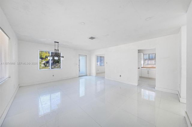 276 NW 40th St, Miami, FL 33127