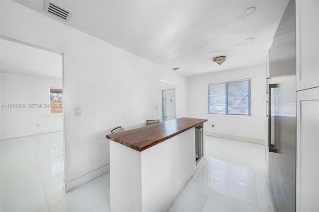 276 NW 40th St, Miami, FL 33127