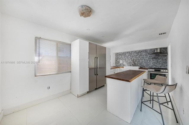 276 NW 40th St, Miami, FL 33127