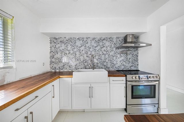 276 NW 40th St, Miami, FL 33127