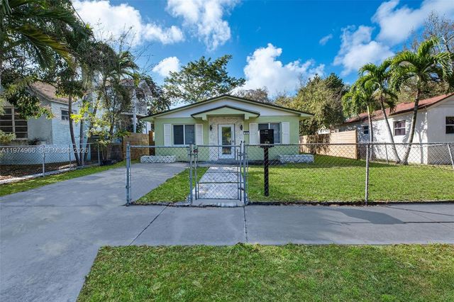 276 NW 40th St, Miami, FL 33127