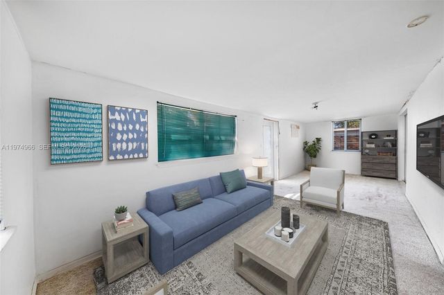 276 NW 40th St, Miami, FL 33127