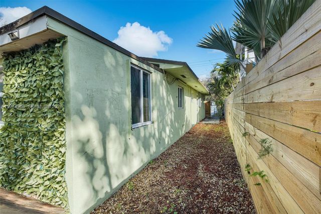 276 NW 40th St, Miami, FL 33127