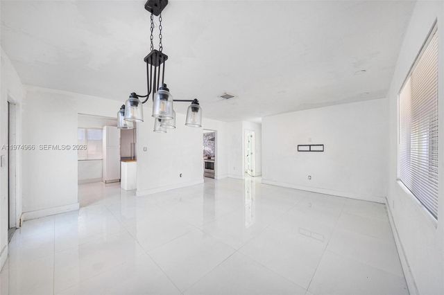 276 NW 40th St, Miami, FL 33127