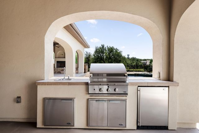8001 Magnolia Ridge CV, Austin, TX 78738