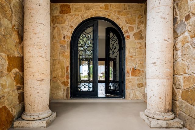 8001 Magnolia Ridge CV, Austin, TX 78738