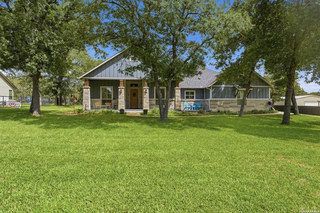 199 CHAMPIONS BLVD, La Vernia, TX 78121