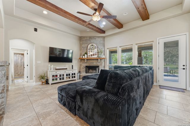 199 CHAMPIONS BLVD, La Vernia, TX 78121