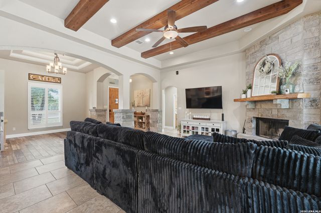 199 CHAMPIONS BLVD, La Vernia, TX 78121