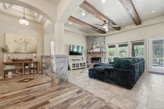 199 CHAMPIONS BLVD, La Vernia, TX 78121