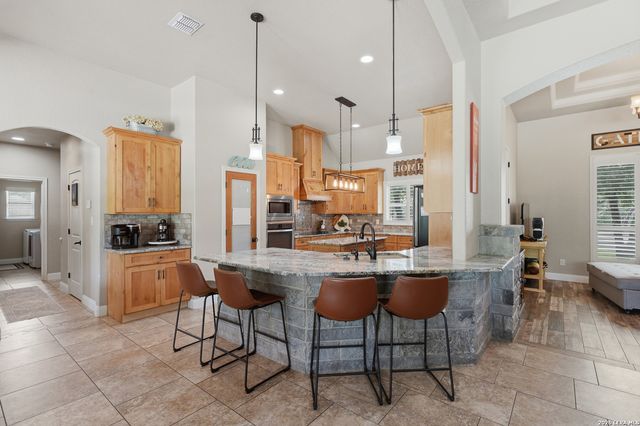 199 CHAMPIONS BLVD, La Vernia, TX 78121