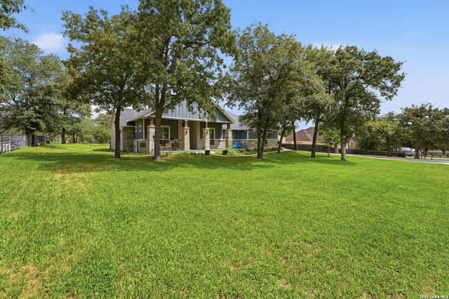 199 CHAMPIONS BLVD, La Vernia, TX 78121