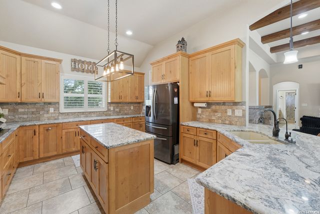 199 CHAMPIONS BLVD, La Vernia, TX 78121