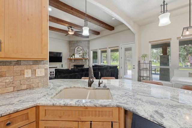 199 CHAMPIONS BLVD, La Vernia, TX 78121